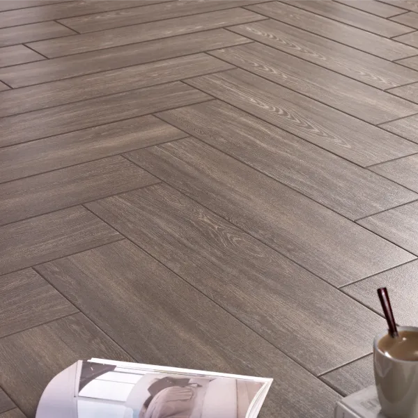 Cleaned wood-effect porcelain tiles with warm finish in a commercial space