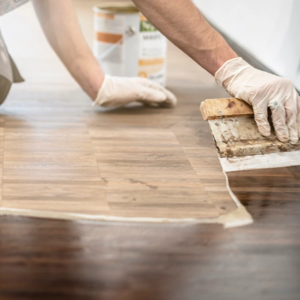oil finish on wooden floor. Apication with a trowel