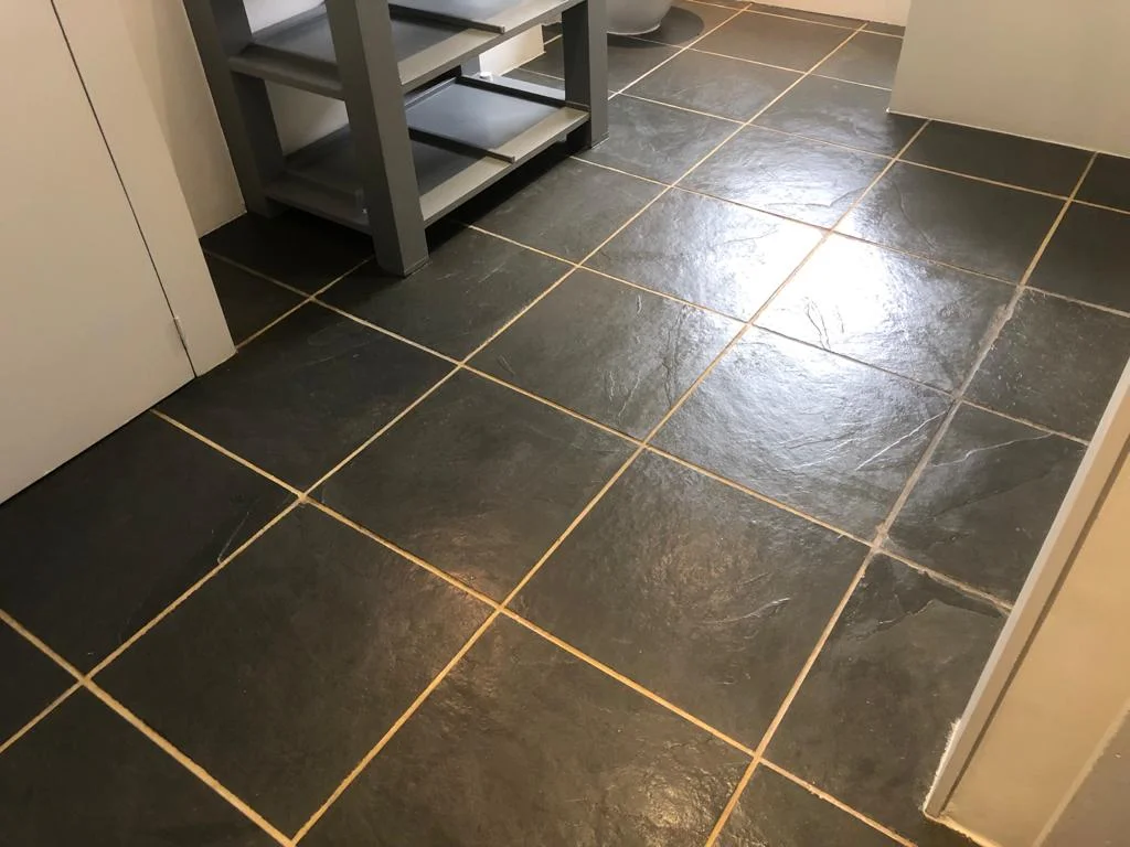Slate Floor with Clean Grout – Restored Look and Easy Maintenance