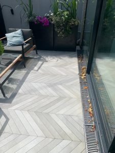 Outdoor porcelain cleaning in Royal Oak after